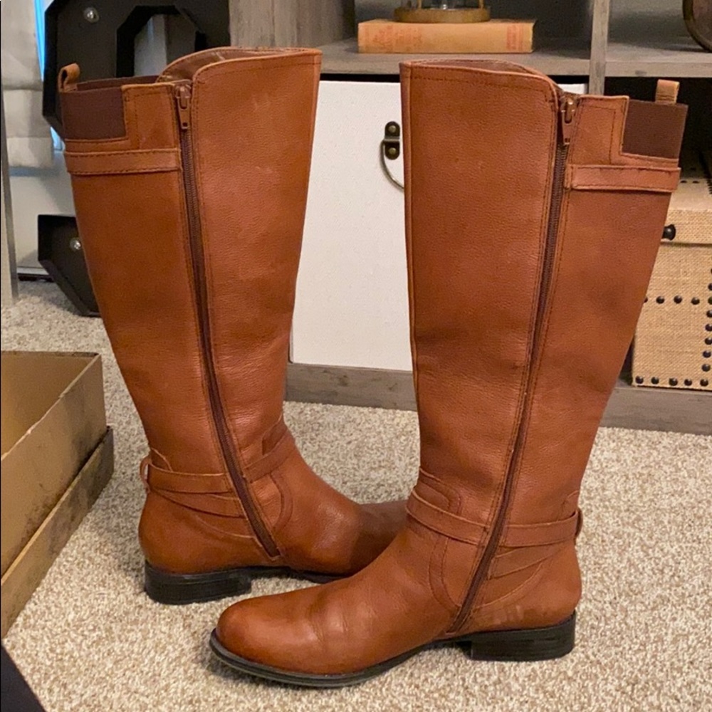 Boots - Picture 3 of 5